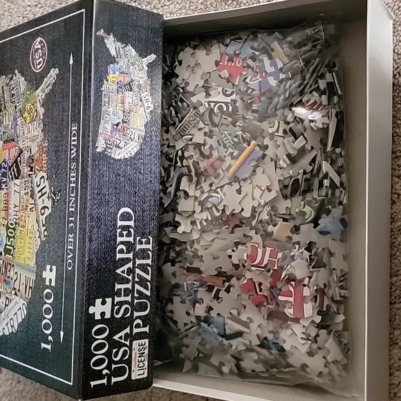USA License Plate 1000 Piece Jigsaw Puzzle (1 pc missing) - Picture 2 of 5